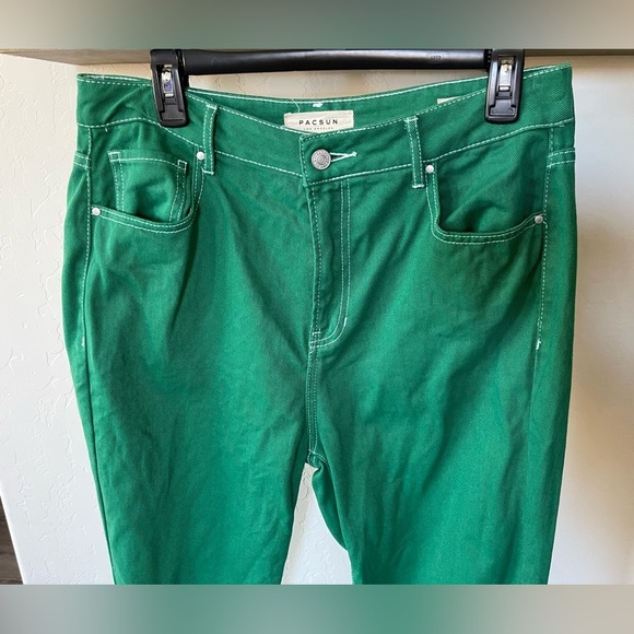 PacSun| High Waist Green Mom Jean with Contrast White Stitching, Size 30••• - Picture 3 of 13